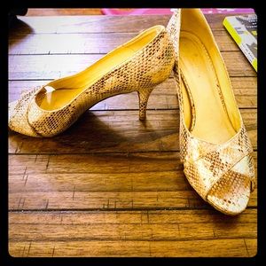 Kate Spade 8.5 metallic snakeskin pumps